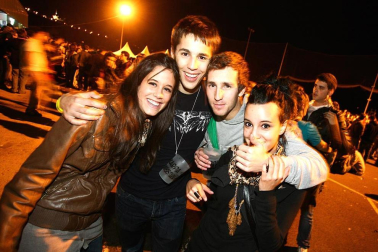 Imágenes de la celebración de la Carpa Universitaria durante la noche del viernes 4 de noviembre de 2011.