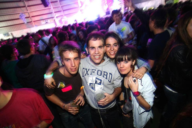 Imágenes de la celebración de la Carpa Universitaria durante la noche del viernes 4 de noviembre de 2011.