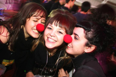 Imágenes de la celebración de la Carpa Universitaria durante la noche del viernes 4 de noviembre de 2011.