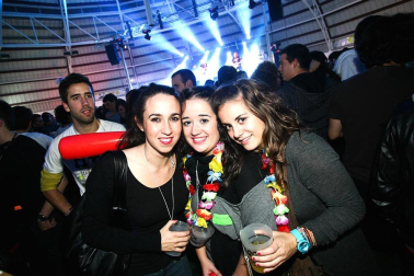 Imágenes de la celebración de la Carpa Universitaria durante la noche del viernes 4 de noviembre de 2011.