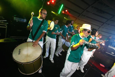 Imágenes de la celebración de la Carpa Universitaria durante la noche del viernes 4 de noviembre de 2011.