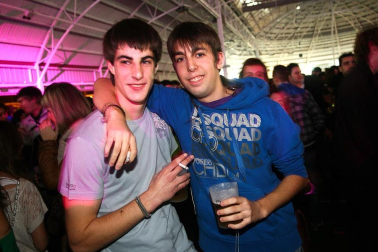 Imágenes de la celebración de la Carpa Universitaria durante la noche del viernes 4 de noviembre de 2011.