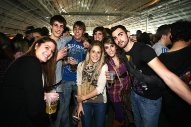 Imágenes de la celebración de la Carpa Universitaria durante la noche del viernes 4 de noviembre de 2011.
