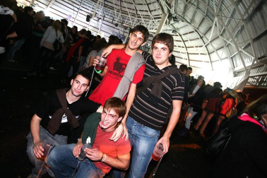 Imágenes de la celebración de la Carpa Universitaria durante la noche del viernes 4 de noviembre de 2011.