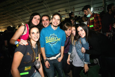Imágenes de la celebración de la Carpa Universitaria durante la noche del viernes 4 de noviembre de 2011.