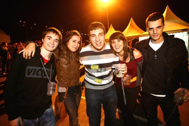 Imágenes de la celebración de la Carpa Universitaria durante la noche del viernes 4 de noviembre de 2011.