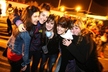 Imágenes de la celebración de la Carpa Universitaria durante la noche del viernes 4 de noviembre de 2011.