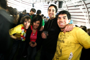 Imágenes de la celebración de la Carpa Universitaria durante la noche del viernes 4 de noviembre de 2011.