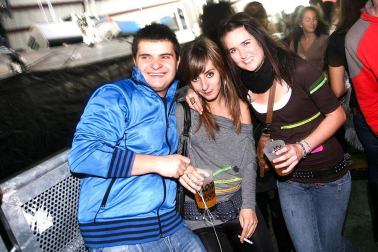Imágenes de la celebración de la Carpa Universitaria durante la noche del viernes 4 de noviembre de 2011.