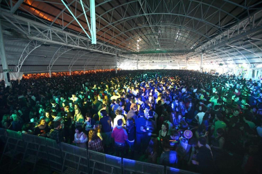 Imágenes de la celebración de la Carpa Universitaria durante la noche del viernes 4 de noviembre de 2011.