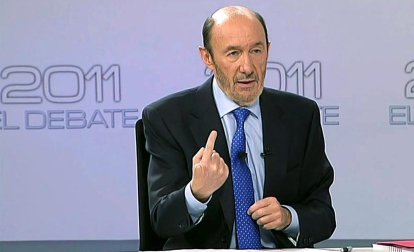 Rajoy y Rubalcaba se enfrentan en el debate televisado por la Academia de televisión, en el Palacio de Congresos.