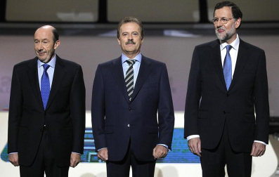 Rajoy y Rubalcaba se enfrentan en el debate televisado por la Academia de televisión, en el Palacio de Congresos.