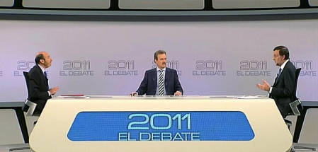 Rajoy y Rubalcaba se enfrentan en el debate televisado por la Academia de televisión, en el Palacio de Congresos.
