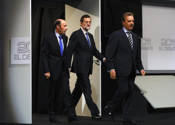 Rajoy y Rubalcaba se enfrentan en el debate televisado por la Academia de televisión, en el Palacio de Congresos.