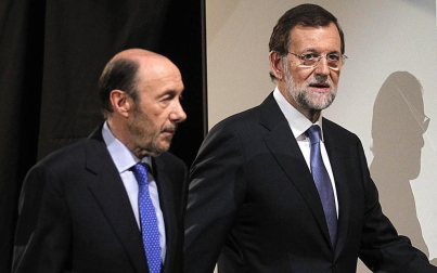 Rajoy y Rubalcaba se enfrentan en el debate televisado por la Academia de televisión, en el Palacio de Congresos.