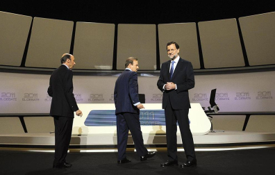 Rajoy y Rubalcaba se enfrentan en el debate televisado por la Academia de televisión, en el Palacio de Congresos.