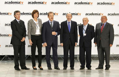 Rajoy y Rubalcaba se enfrentan en el debate televisado en la Academia de televisión.