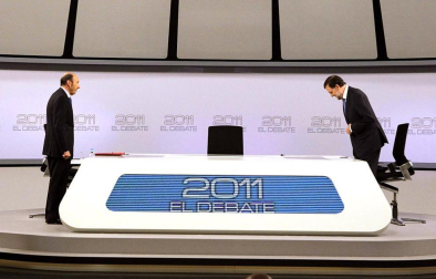 Rajoy y Rubalcaba se enfrentan en el debate televisado en la Academia de televisión.