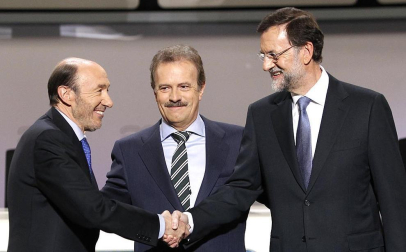 Rajoy y Rubalcaba se enfrentan en el debate televisado en la Academia de televisión.