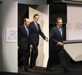 Rajoy y Rubalcaba se enfrentan en el debate televisado en la Academia de televisión.