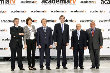 Rajoy y Rubalcaba se enfrentan en el debate televisado en la Academia de televisión.
