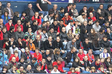 Imágenes de la afición del Reyno de Navarra en el encuentro Osasuna 0 - Rayo Vallecano 0.
