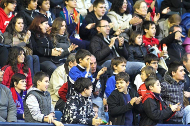 Imágenes de la afición del Reyno de Navarra en el encuentro Osasuna 0 - Rayo Vallecano 0.