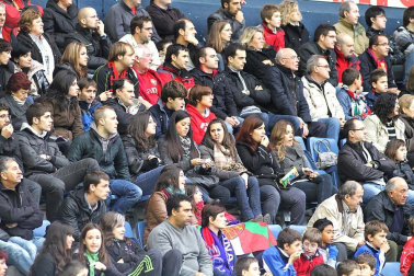 Imágenes de la afición del Reyno de Navarra en el encuentro Osasuna 0 - Rayo Vallecano 0.