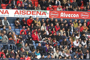 Imágenes de la afición del Reyno de Navarra en el encuentro Osasuna 0 - Rayo Vallecano 0.