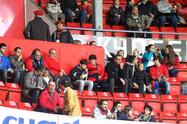 Imágenes de la afición del Reyno de Navarra en el encuentro Osasuna 0 - Rayo Vallecano 0.