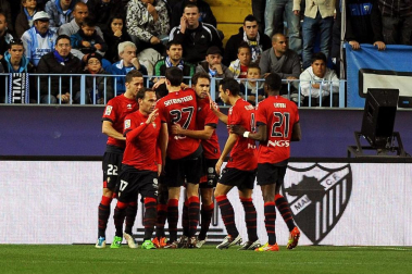 Imágenes del encuentro entre Osasuna y Málaga, disputado este domingo en el estadio de la Rosaleda.