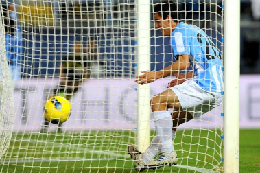 Imágenes del encuentro entre Osasuna y Málaga, disputado este domingo en el estadio de la Rosaleda.