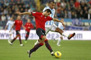 Imágenes del encuentro entre Osasuna y Málaga, disputado este domingo en el estadio de la Rosaleda.
