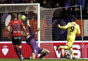 Imágenes del partido entre Osasuna y Villarreal que se ha disputado este domingo en Pamplona