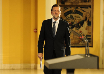 Imágenes de la llegada de Mariano Rajoy a la Moncloa, por primera vez como presidente de España, y de la juramentación celebrada en el Palacio de La Zarzuela ante su homólogo saliente, José Luis Rodríguez Zapatero y los Reyes.
