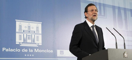 Imágenes de la llegada de Mariano Rajoy a la Moncloa, por primera vez como presidente de España, y de la juramentación celebrada en el Palacio de La Zarzuela ante su homólogo saliente, José Luis Rodríguez Zapatero y los Reyes.