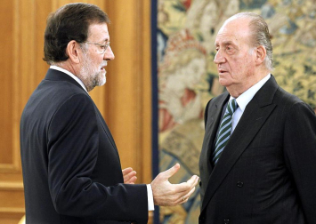 Imágenes de la llegada de Mariano Rajoy a la Moncloa, por primera vez como presidente de España, y de la juramentación celebrada en el Palacio de La Zarzuela ante su homólogo saliente, José Luis Rodríguez Zapatero y los Reyes.