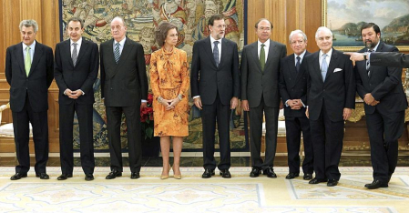 Imágenes de la llegada de Mariano Rajoy a la Moncloa, por primera vez como presidente de España, y de la juramentación celebrada en el Palacio de La Zarzuela ante su homólogo saliente, José Luis Rodríguez Zapatero y los Reyes.