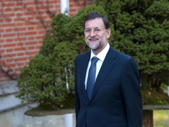 Imágenes de la llegada de Mariano Rajoy a la Moncloa, por primera vez como presidente de España, y de la juramentación celebrada en el Palacio de La Zarzuela ante su homólogo saliente, José Luis Rodríguez Zapatero y los Reyes.