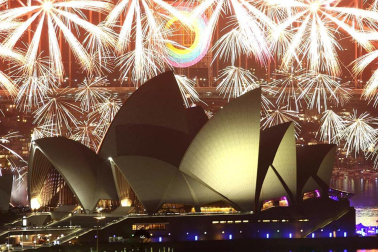 Imágenes de las celebraciones en distintas partes del mundo de la llegada del Año Nuevo 2012 y la despedida de 2011 en la tradicional Nochevieja.