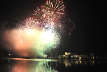 Imágenes de las celebraciones en distintas partes del mundo de la llegada del Año Nuevo 2012 y la despedida de 2011 en la tradicional Nochevieja.