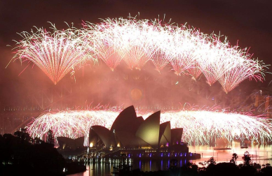Imágenes de las celebraciones en distintas partes del mundo de la llegada del Año Nuevo 2012 y la despedida de 2011 en la tradicional Nochevieja.