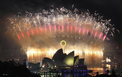 Imágenes de las celebraciones en distintas partes del mundo de la llegada del Año Nuevo 2012 y la despedida de 2011 en la tradicional Nochevieja.