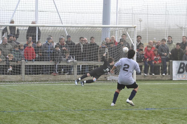Este martes 3 de enero y con una intensa niebla en Tajonar, se han disputado los cuartos de final del Torneo Interescolar. En esta galería de imágenes se muestran los partidos Sagrado Corazón-Virgen Blanca y Cardenal Ilundáin-Escolapios Calasanz. Este último se ha resuelto en los penaltis