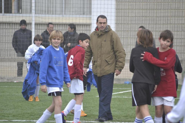 Este martes 3 de enero y con una intensa niebla en Tajonar, se han disputado los cuartos de final del Torneo Interescolar. En esta galería de imágenes se muestran los partidos Sagrado Corazón-Virgen Blanca y Cardenal Ilundáin-Escolapios Calasanz. Este último se ha resuelto en los penaltis