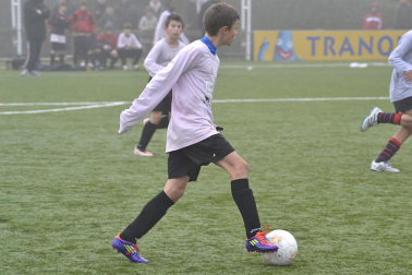 Este martes 3 de enero y con una intensa niebla en Tajonar, se han disputado los cuartos de final del Torneo Interescolar. En esta galería de imágenes se muestran los partidos Sagrado Corazón-Virgen Blanca y Cardenal Ilundáin-Escolapios Calasanz. Este último se ha resuelto en los penaltis