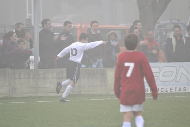 Este martes 3 de enero y con una intensa niebla en Tajonar, se han disputado los cuartos de final del Torneo Interescolar. En esta galería de imágenes se muestran los partidos Sagrado Corazón-Virgen Blanca y Cardenal Ilundáin-Escolapios Calasanz. Este último se ha resuelto en los penaltis