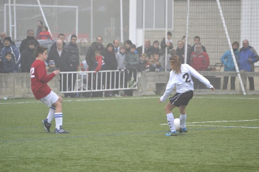 Este martes 3 de enero y con una intensa niebla en Tajonar, se han disputado los cuartos de final del Torneo Interescolar. En esta galería de imágenes se muestran los partidos Sagrado Corazón-Virgen Blanca y Cardenal Ilundáin-Escolapios Calasanz. Este último se ha resuelto en los penaltis