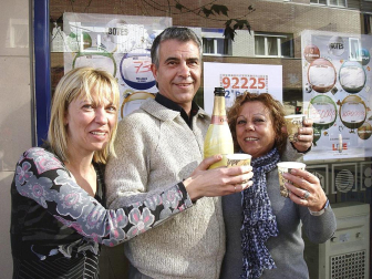 Celebraciones de los agraciados con el sorteo de 'El Niño'