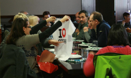 Imágenes de las sidrerías Auzmendi y Kalean Gora en el primer 'txotx' de la temporada